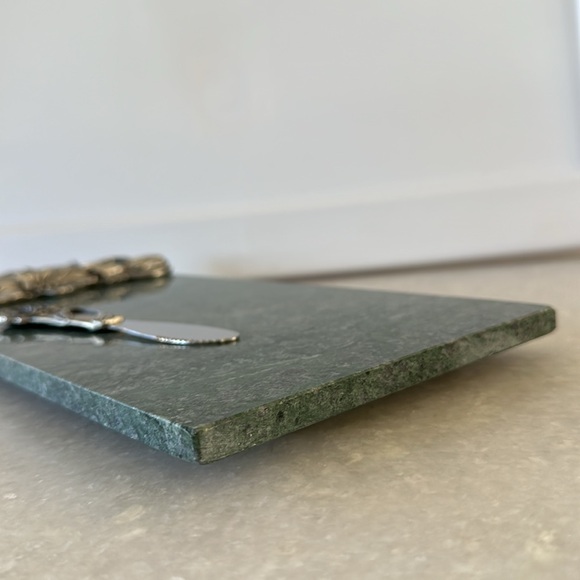 Seagull Pewter and Green Marble Daffodil Design Serving Board Cheese Board Set - Picture 5 of 8